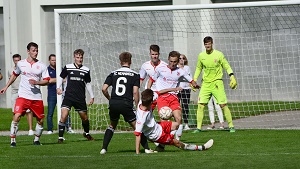 U19 Regensburg H05 Strafraum 300