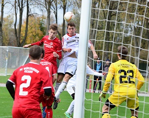 U19 Wuerzburg H01 Strafraum 300