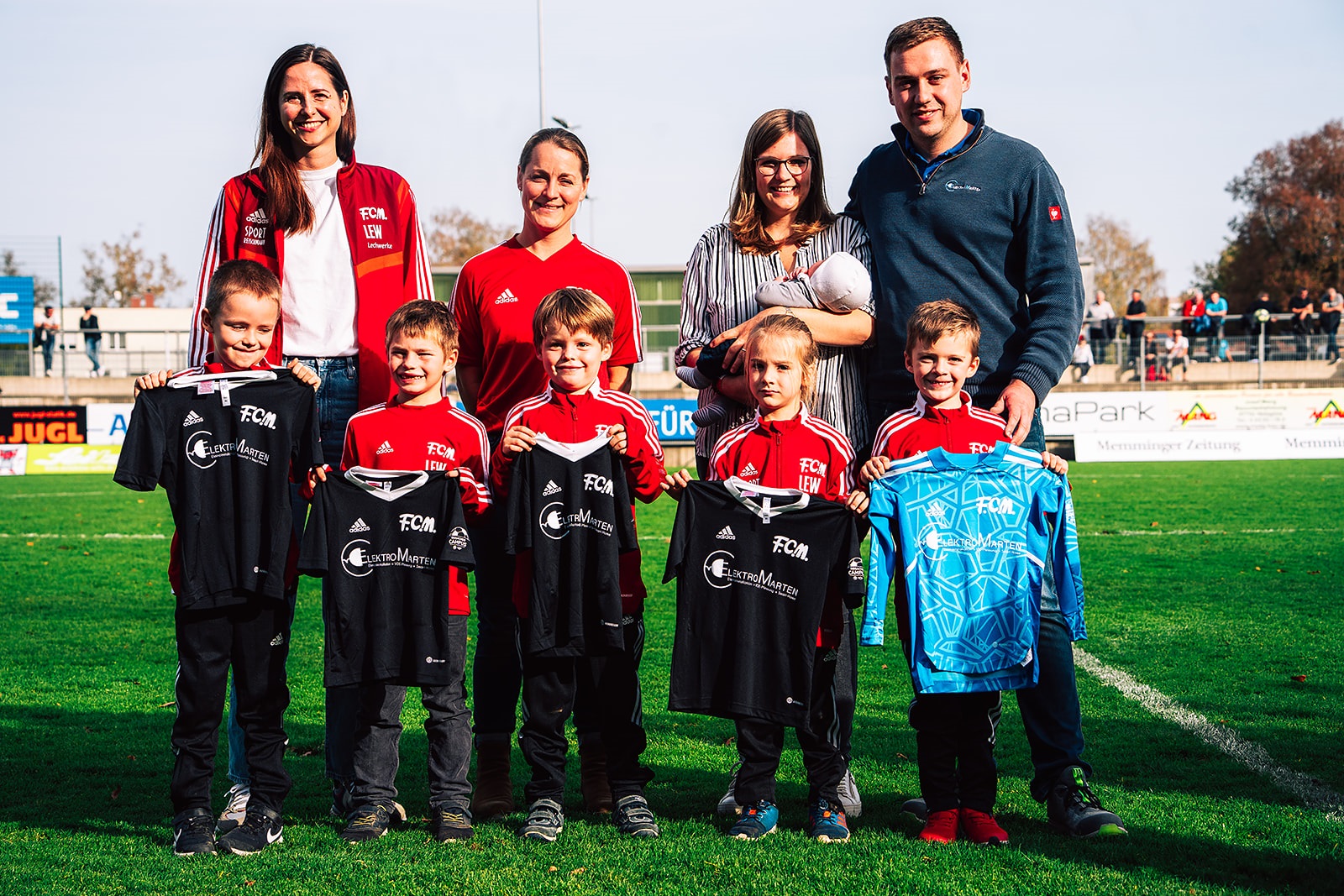 Trikotuebergabe Bambini