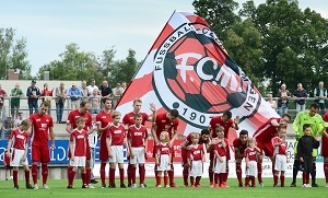 Garching H06 Einlauf Fahne 300