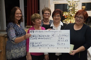 Weihnachtsfeier Spendenscheck 300
