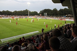 Zuschauer Tribuene 300