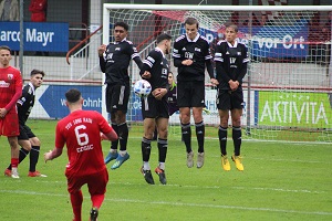 Rain A11 Freistoß Mauer 300
