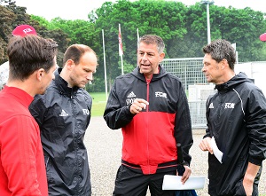 Kunze und Trainerteam 300