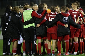 Augsburg H01 Schulterschluss 300