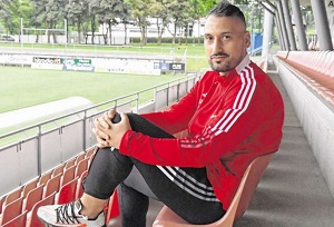 Gebhart auf Tribüne BERND FEIL 300