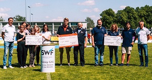 Spendenuebergabe 300