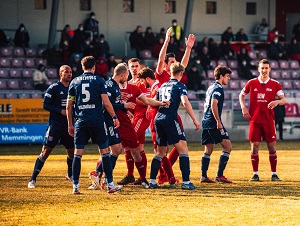 Unterhaching H02 Strafraumszene 300