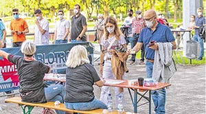 Zuschauer einzeln 300