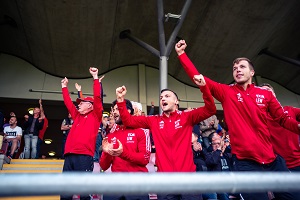 Ansbach H05 Jubel Tribuenen Spieler 300