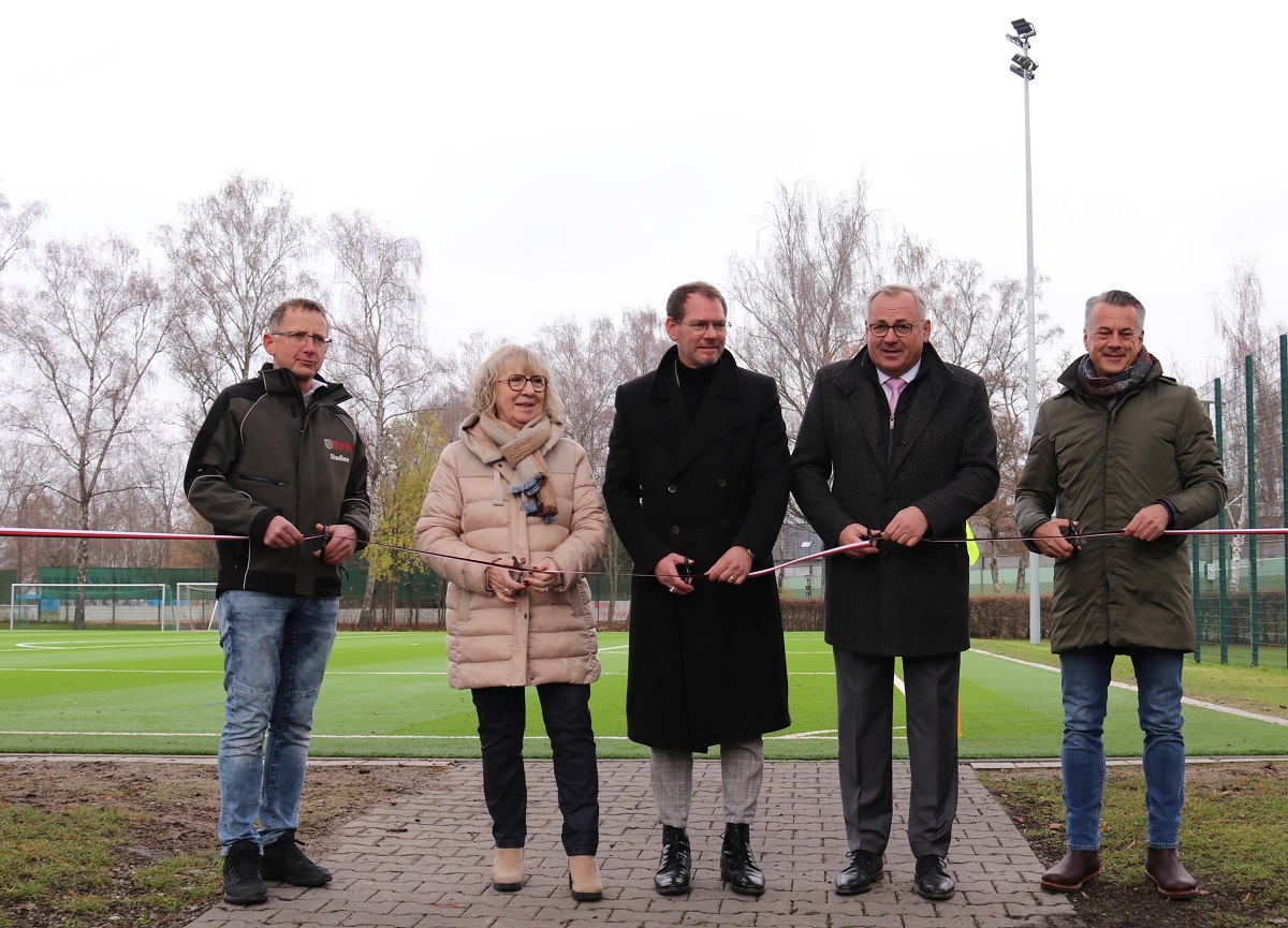 Kunstrasenplatz 02 1200