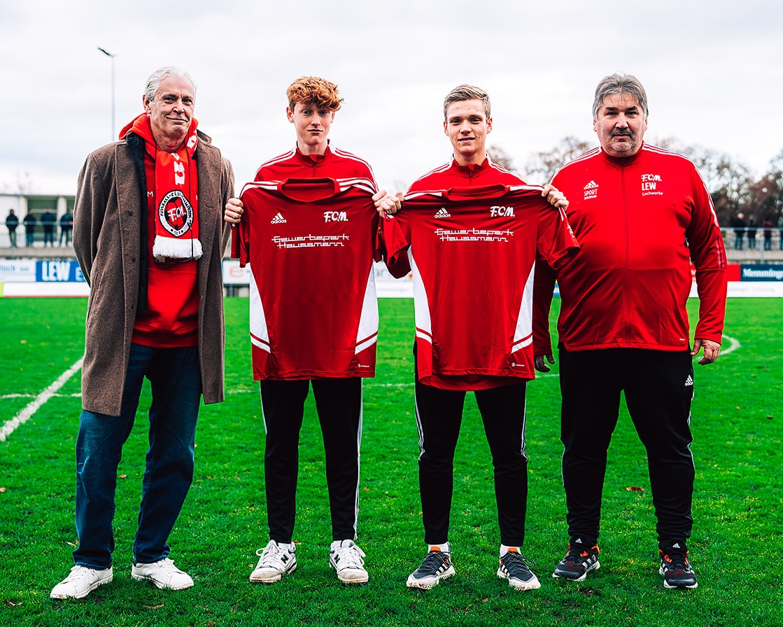 Trikotuebergabe Haussmann U18