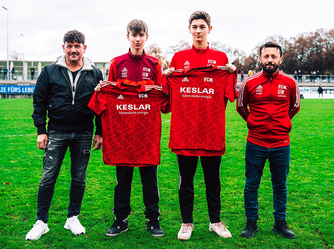 Trikotuebergabe Keslar U17