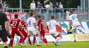 Unterhaching H01 Heger Strafraum 300