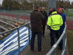 Nachbesprechung Rasensanierung Stadion 300