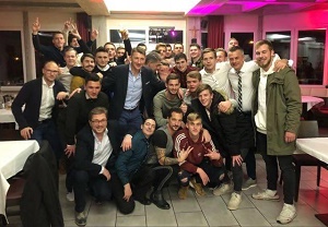 Weihnachtsfeier 02 Gruppenbild 300